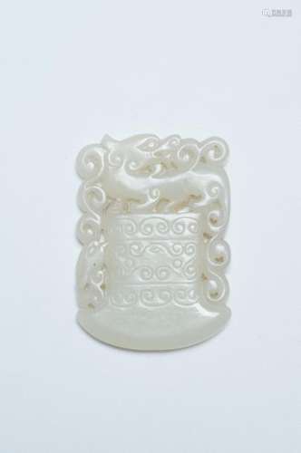 CHINE PERIODE JIAQING. Pendentif en jade blanc en …