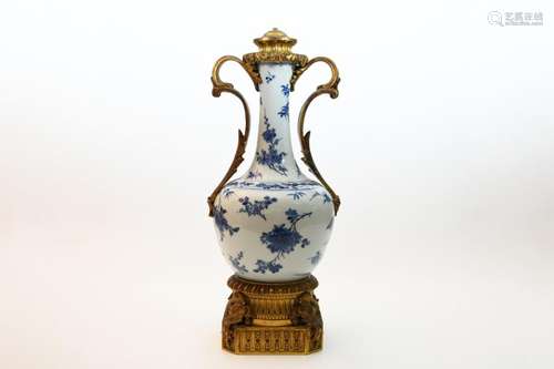 CHINE XVIIème siècle.Vase bouteille à long col, po…