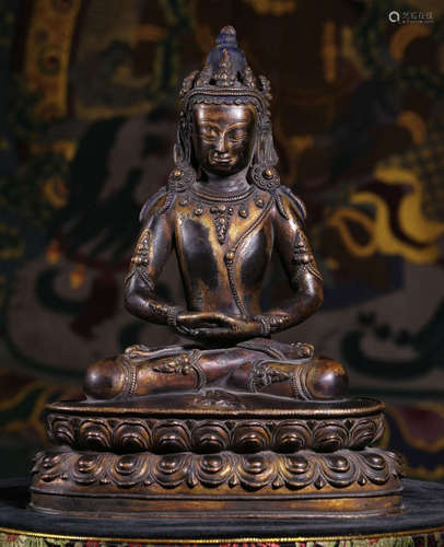 A GILT BRONZE CASTED BUDDHA SHAPE STATUE