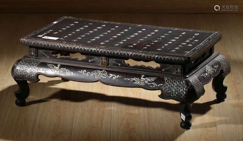 A LACQUER WITH RADEN CARVED POETRY PATTERN DESK