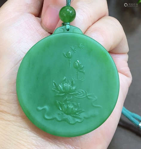 A HETIAN JASPER CARVED LOTUS PATTERN PENDANT