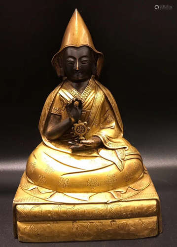 A GILT BRONZE CASTED TSONGKAHAPA SHAPE STATUE