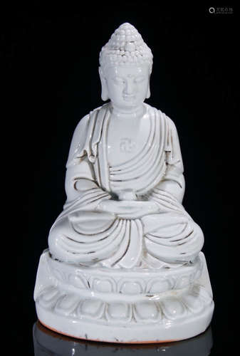 A DEHUA YAO GLAZE BUDDHA SHAPE STATUE