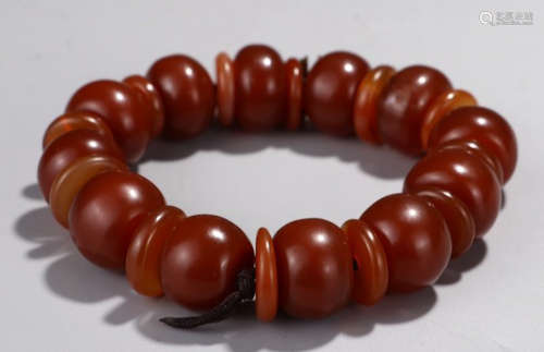 AN AGATE CARVED BRACELET