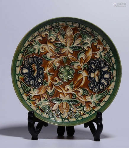 A SANCAI GLAZE FLOWER PATTERN PLATE