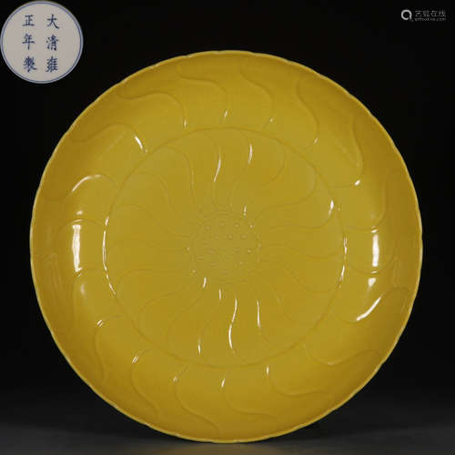 A LEMON YELLOW GLAZE PLATE