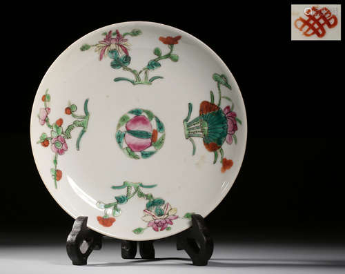 A FAMILLIE GLAZE FLOWER PATTERN PLATE