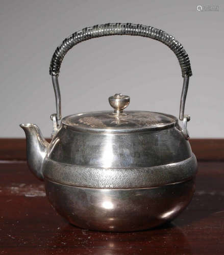 A SILVER CASTED FLOWER PATTERN LIFTING POT