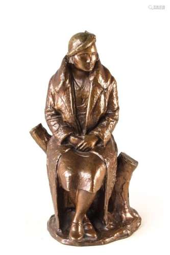 Sujet en bronze patine représentant 1 femme assise…