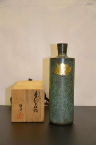 BOTTLE VASE IN BRONZE Japan, 20th century Bottle s…