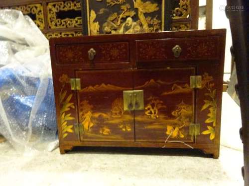 SMALL CABINET IN RED AND GOLDEN LAQUERY Japan Open…