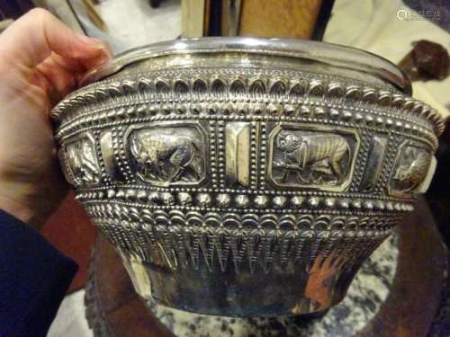 *SILVER BOLL WITH THE DECORATION OF THE 12 ANIMALS…