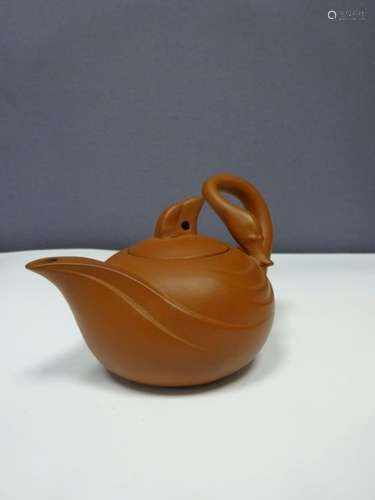 TERRE CUITE COVERED TEAPOT / YIXING GRES (?) China…