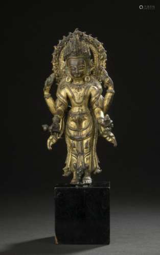 NÉPAL XVIIe siècle Statuette en bronze doré de Vis…