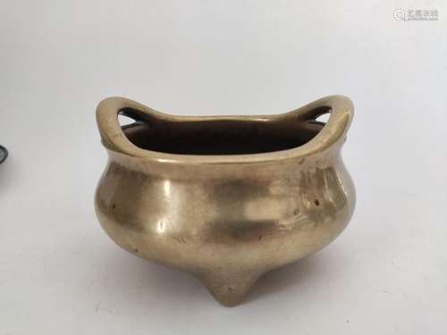 CHINA GOLDEN BRASS BURNER Signature below H : 15cm…