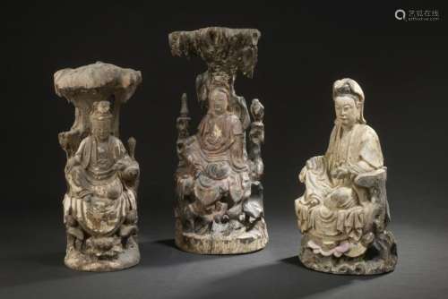 CHINE Époque MING (1368 1644) Trois statuettes de …