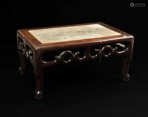 CHINE XIXe siècle Deux tables basses de forme rect…