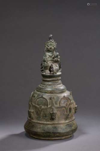 INDONESIE, JAVA XIIe/XIIIe siècle Cloche en bronze…