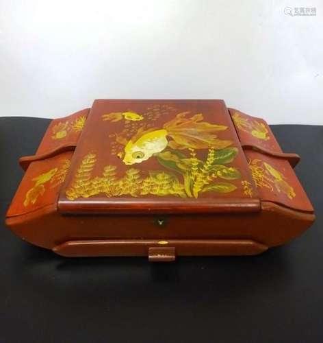 WOODEN LACQUER TRAVEL NECESSAR WITH GOLDEN FISH DE…