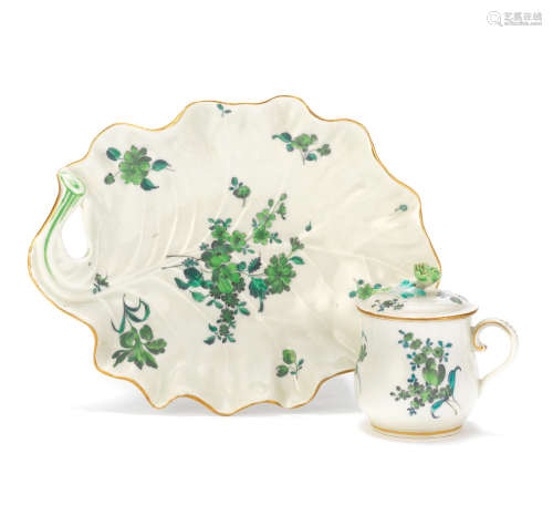 A Worcester custard cup and cover and a dish, circa 1770-75