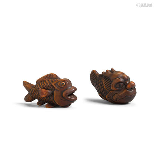 Two wood netsuke of fish By Reigen Geijo (b. 1935)