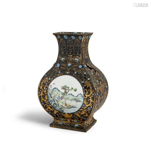 Ablack and gilt enameled vase Qianlong mark, Republic period