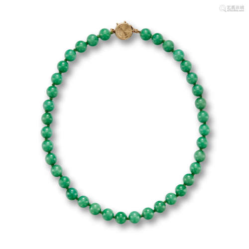 A jadeite necklace 20th century