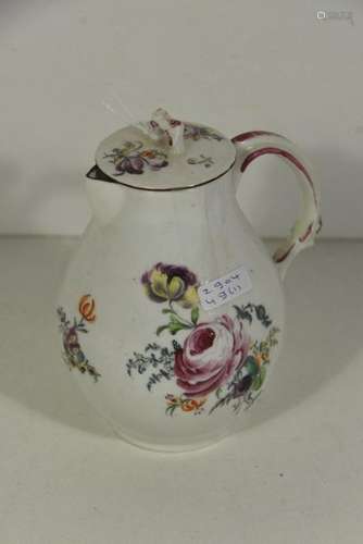 Verseuse en porcelaine fleurie (Ht 15cm)