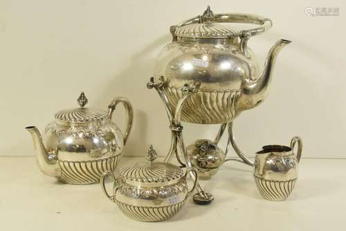 Service à thé avec samovar en argent (4 pièces) po…