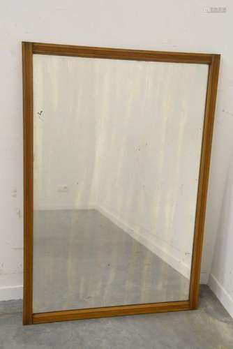 Miroir dans un encadrement en bois (119 x 82cm)