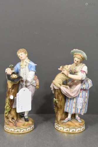 Paire de statuettes en porcelaine 