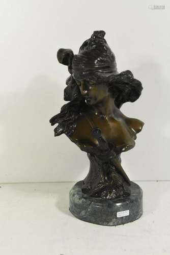 Buste de jeune femme en bronze signé Jean Foretay …