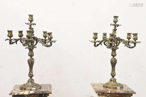 Paire de chandeliers Louis XV de style rocaille en…