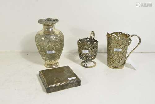 2 gobelets, 1 vase, 1 boîte en argent, Iran (935gr…