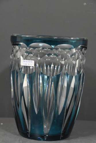 Vase Val St.Lambert bleu (HT.18,5cm, un éclat)