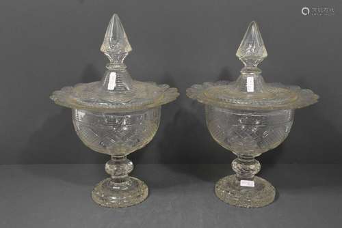 Deux drageoirs en cristal taillé (Ht 31cm)