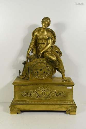 Pendule empire en bronze doré (Ht 57cm)