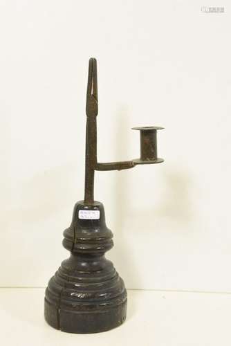 Bougeoir en fer forgé et bois, ancien (Ht 31cm)