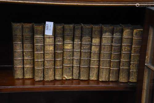 Lot de 13 volumes 