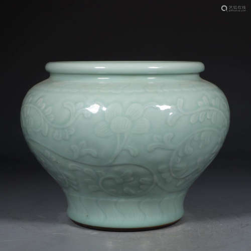 Chinese Qianlong Period Green Glaze Engraved Flower Pattern Porcelain Vessel