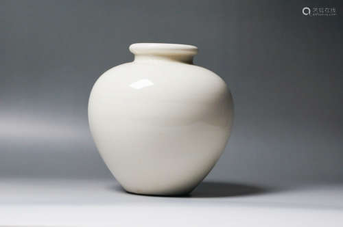 Chinese White Glazed Xing Kiln Porcelain Jar