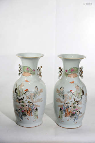 Chinese Pair Of Qing Dynasty Bottles With Pattern