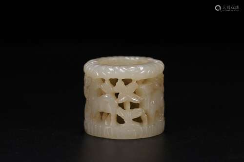 A Hetian Jade Thumb Ring