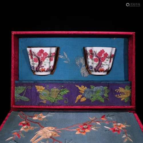 Pair of Famille Rose Floral Pattern Teacups