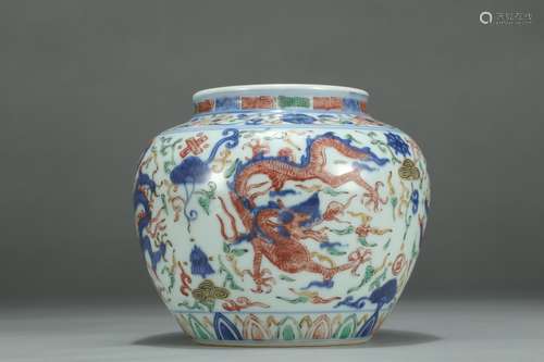 Wucai Dragon Pattern Jar, Daming-Jiajing-Nianzhi Mark