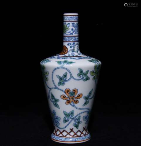 Blue and White Clashingcolor Floral Pattern Vase