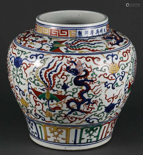 A WUCAI GLAZE JAR PAINTED WITH DRAGON&PHOENIX