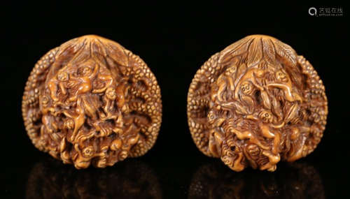 PAIR OF WALNUT PENDANT CARVED WITH MONKEY