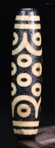 AN EIGHTEEN EYES PATTERN PATTERN DZI