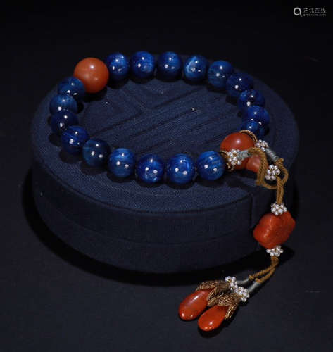 A BLUE CRYSTAL STRING BRACELET WITH 18 BEADS